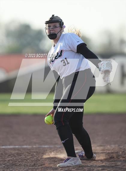 Thumbnail 3 in Circleville @ Amanda-Clearcreek photogallery.