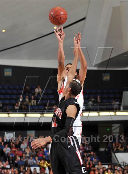 Thumbnail 1 in Mater Dei vs. Etiwanda (CIF SS DIV 1AA Final) photogallery.