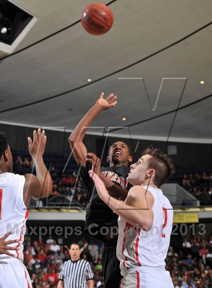 Thumbnail 2 in Mater Dei vs. Etiwanda (CIF SS DIV 1AA Final) photogallery.