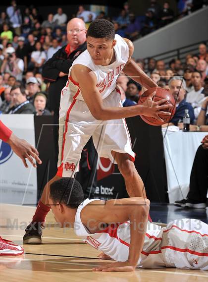 Thumbnail 3 in Mater Dei vs. Etiwanda (CIF SS DIV 1AA Final) photogallery.