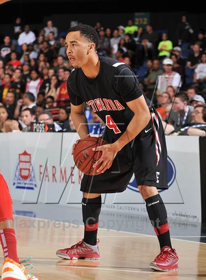Thumbnail 1 in Mater Dei vs. Etiwanda (CIF SS DIV 1AA Final) photogallery.