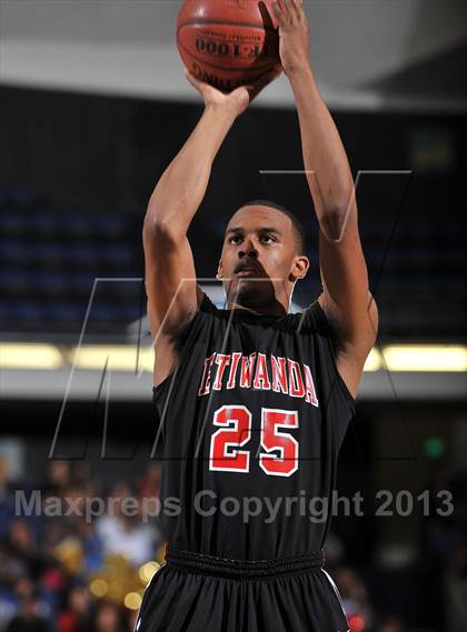 Thumbnail 3 in Mater Dei vs. Etiwanda (CIF SS DIV 1AA Final) photogallery.