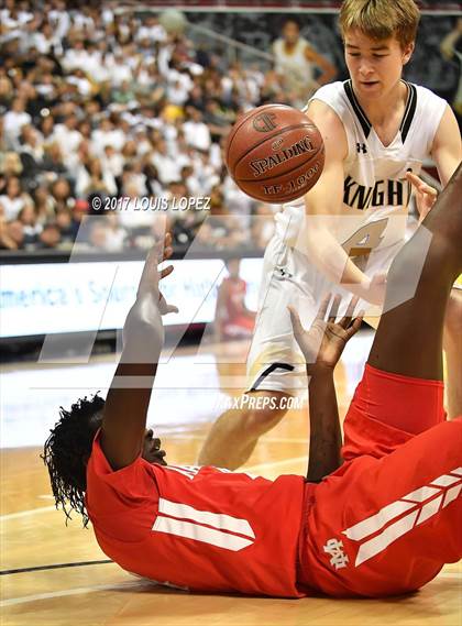 Thumbnail 2 in Mater Dei @ Bishop Montgomery (CIF Open DIV Southern Regional Final) photogallery.