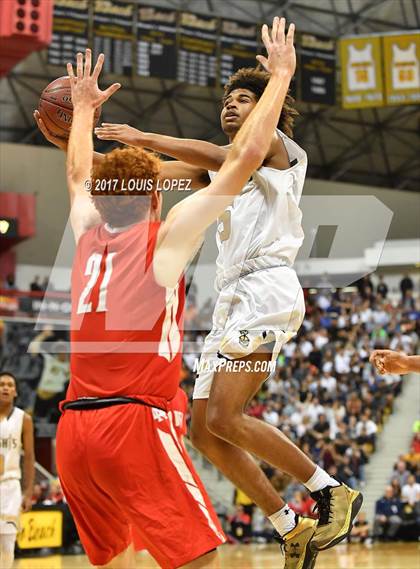 Thumbnail 1 in Mater Dei @ Bishop Montgomery (CIF Open DIV Southern Regional Final) photogallery.