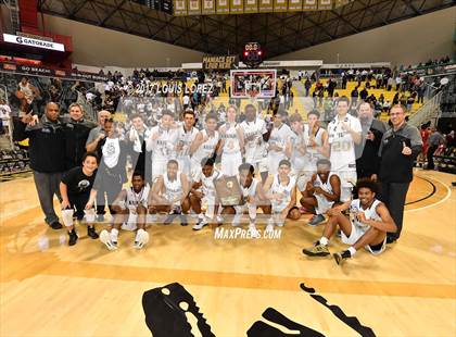 Thumbnail 1 in Mater Dei @ Bishop Montgomery (CIF Open DIV Southern Regional Final) photogallery.