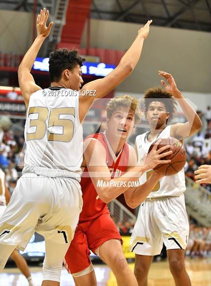 Thumbnail 3 in Mater Dei @ Bishop Montgomery (CIF Open DIV Southern Regional Final) photogallery.