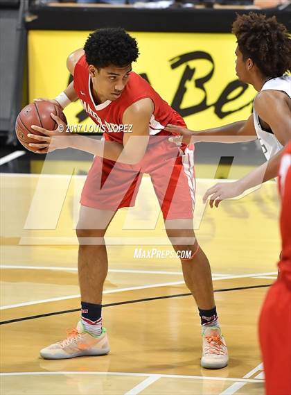 Thumbnail 3 in Mater Dei @ Bishop Montgomery (CIF Open DIV Southern Regional Final) photogallery.