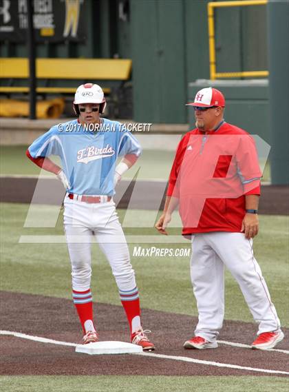 Thumbnail 3 in Maize vs. Shawnee Heights (KSHSAA 5A Quarterfinal) photogallery.