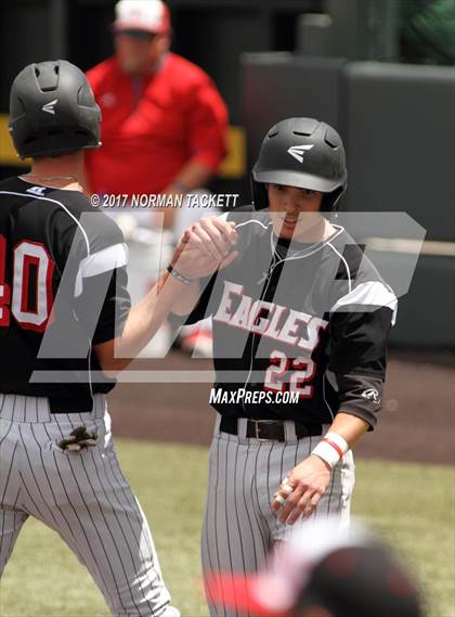 Thumbnail 3 in Maize vs. Shawnee Heights (KSHSAA 5A Quarterfinal) photogallery.