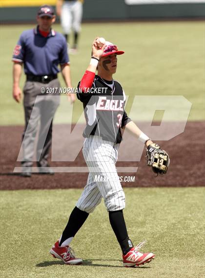 Thumbnail 2 in Maize vs. Shawnee Heights (KSHSAA 5A Quarterfinal) photogallery.