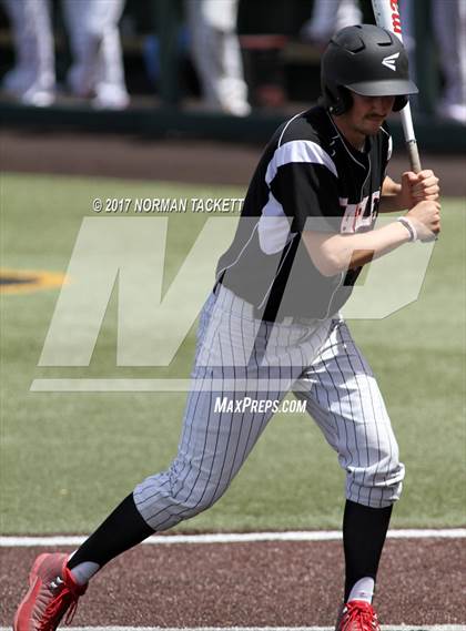 Thumbnail 2 in Maize vs. Shawnee Heights (KSHSAA 5A Quarterfinal) photogallery.