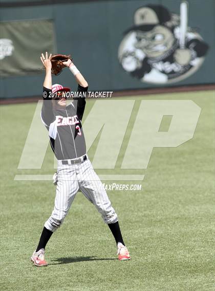 Thumbnail 2 in Maize vs. Shawnee Heights (KSHSAA 5A Quarterfinal) photogallery.
