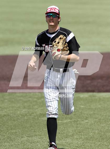 Thumbnail 3 in Maize vs. Shawnee Heights (KSHSAA 5A Quarterfinal) photogallery.