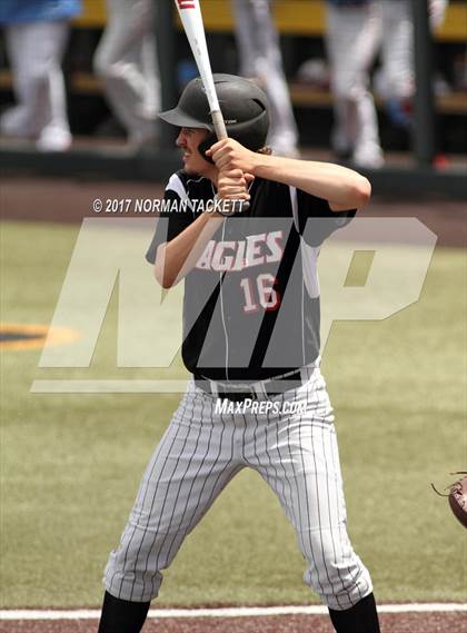 Thumbnail 3 in Maize vs. Shawnee Heights (KSHSAA 5A Quarterfinal) photogallery.