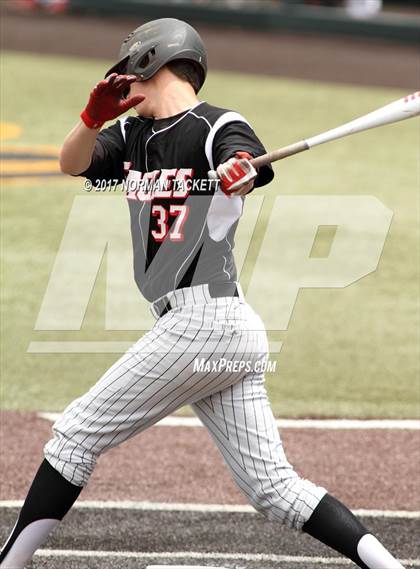 Thumbnail 3 in Maize vs. Shawnee Heights (KSHSAA 5A Quarterfinal) photogallery.