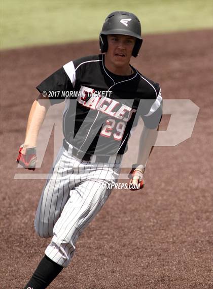Thumbnail 3 in Maize vs. Shawnee Heights (KSHSAA 5A Quarterfinal) photogallery.
