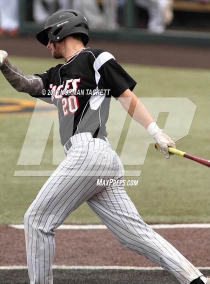 Thumbnail 1 in Maize vs. Shawnee Heights (KSHSAA 5A Quarterfinal) photogallery.