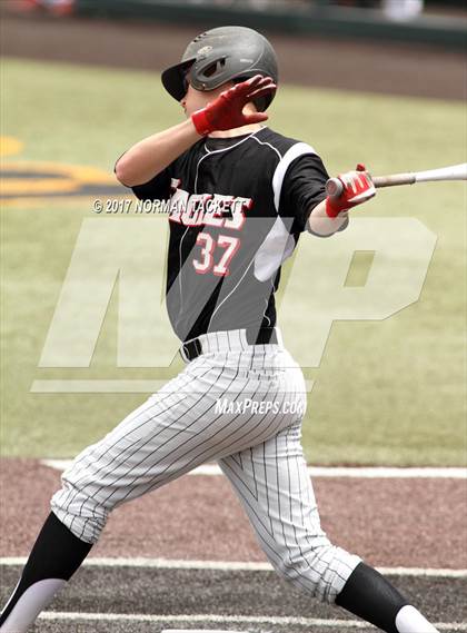 Thumbnail 2 in Maize vs. Shawnee Heights (KSHSAA 5A Quarterfinal) photogallery.