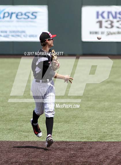 Thumbnail 2 in Maize vs. Shawnee Heights (KSHSAA 5A Quarterfinal) photogallery.