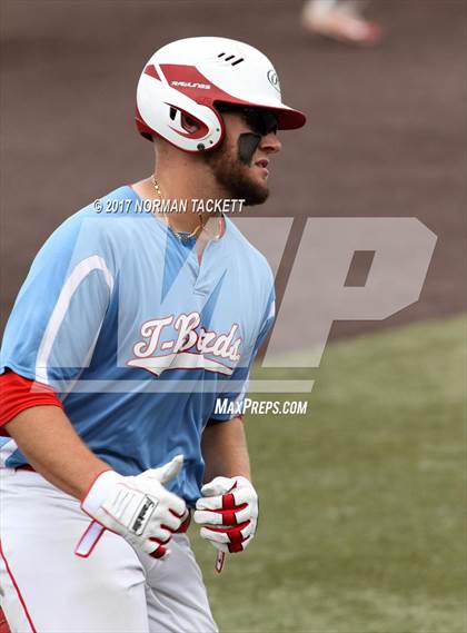 Thumbnail 3 in Maize vs. Shawnee Heights (KSHSAA 5A Quarterfinal) photogallery.