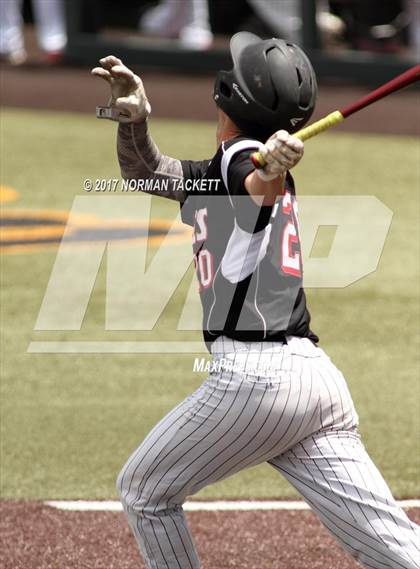 Thumbnail 3 in Maize vs. Shawnee Heights (KSHSAA 5A Quarterfinal) photogallery.