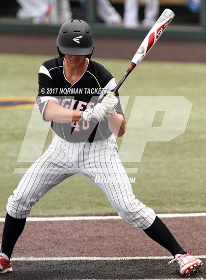 Thumbnail 1 in Maize vs. Shawnee Heights (KSHSAA 5A Quarterfinal) photogallery.