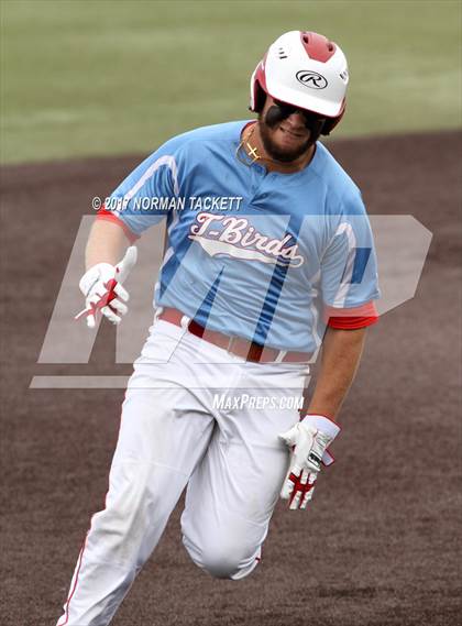 Thumbnail 1 in Maize vs. Shawnee Heights (KSHSAA 5A Quarterfinal) photogallery.