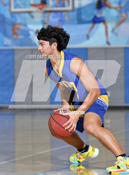 Thumbnail 2 in Wood vs. Yuba City (Les Curry Invitational) photogallery.