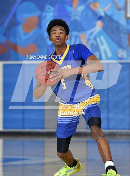Thumbnail 2 in Wood vs. Yuba City (Les Curry Invitational) photogallery.