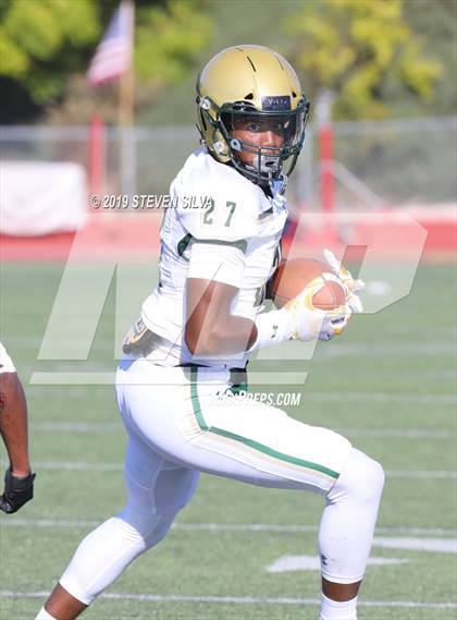Thumbnail 2 in JSerra Catholic vs. St. Joseph Regional (Honor Bowl) photogallery.