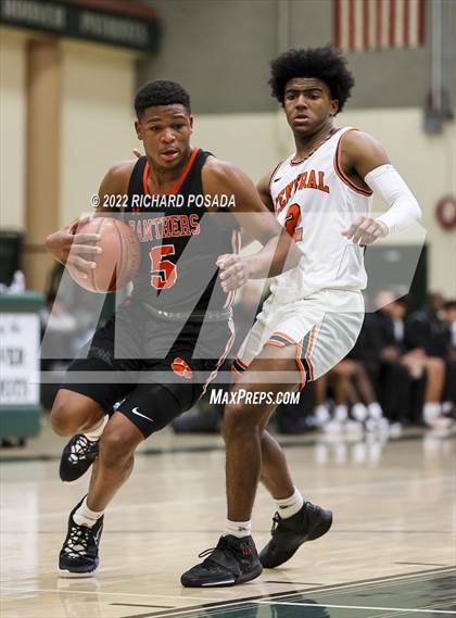 Thumbnail 2 in Central vs. TMI-Episcopal photogallery.