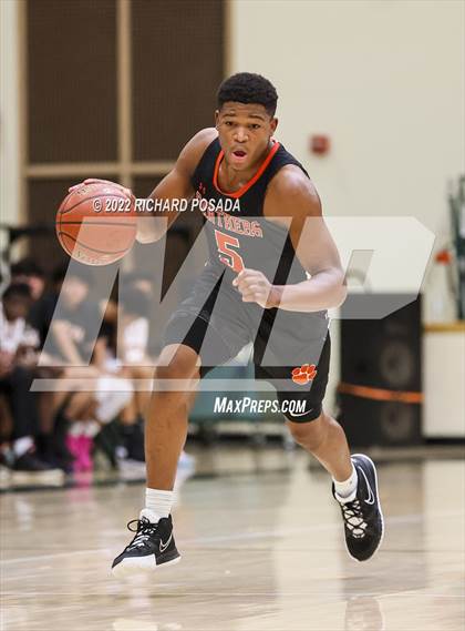 Thumbnail 3 in Central vs. TMI-Episcopal photogallery.