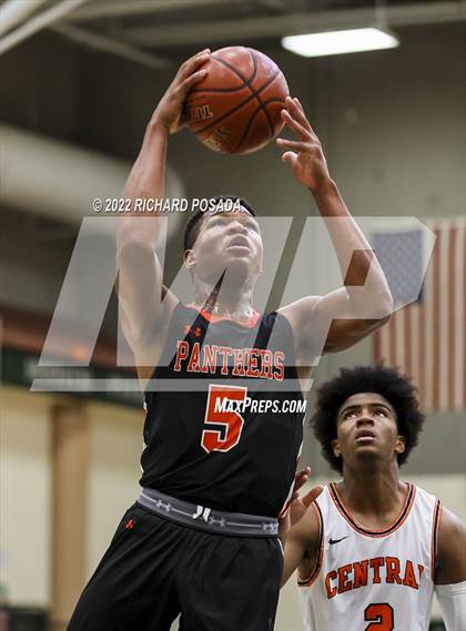 Thumbnail 2 in Central vs. TMI-Episcopal photogallery.