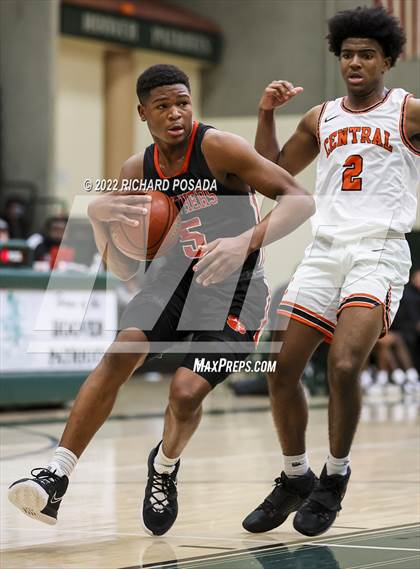 Thumbnail 3 in Central vs. TMI-Episcopal photogallery.