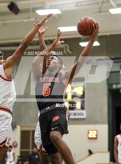 Thumbnail 3 in Central vs. TMI-Episcopal photogallery.
