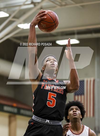 Thumbnail 3 in Central vs. TMI-Episcopal photogallery.