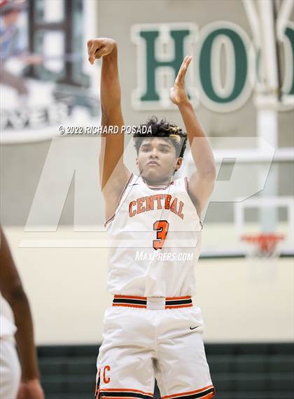 Thumbnail 3 in Central vs. TMI-Episcopal photogallery.