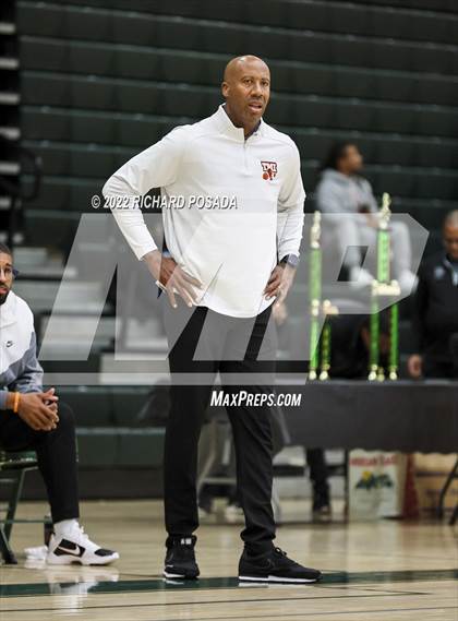 Thumbnail 2 in Central vs. TMI-Episcopal photogallery.