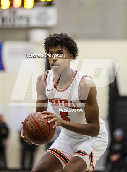 Thumbnail 2 in Central vs. TMI-Episcopal photogallery.