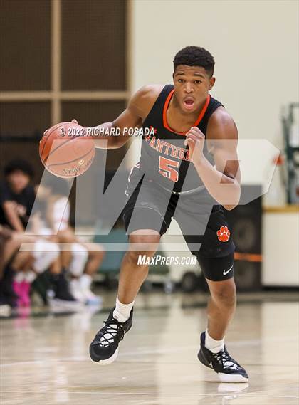 Thumbnail 2 in Central vs. TMI-Episcopal photogallery.