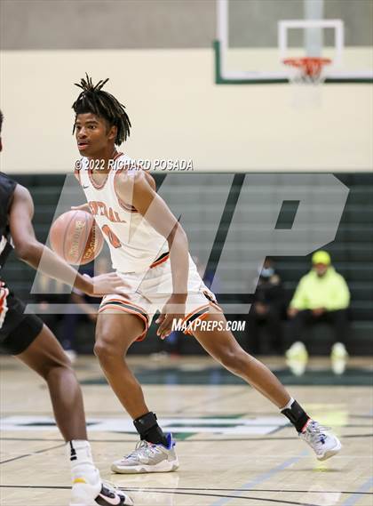 Thumbnail 2 in Central vs. TMI-Episcopal photogallery.