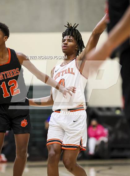 Thumbnail 3 in Central vs. TMI-Episcopal photogallery.