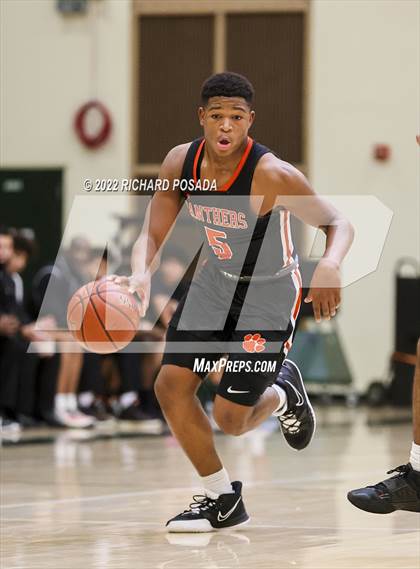 Thumbnail 2 in Central vs. TMI-Episcopal photogallery.