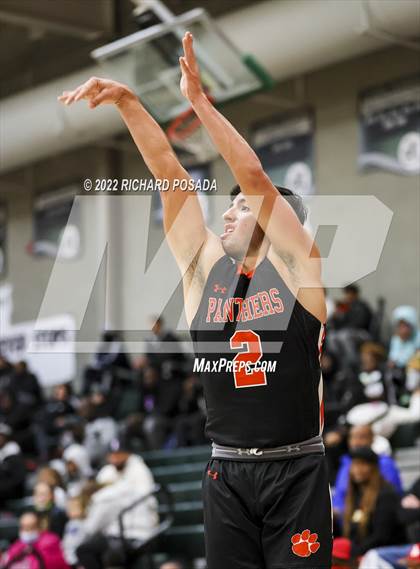 Thumbnail 2 in Central vs. TMI-Episcopal photogallery.