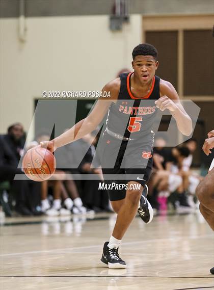 Thumbnail 3 in Central vs. TMI-Episcopal photogallery.