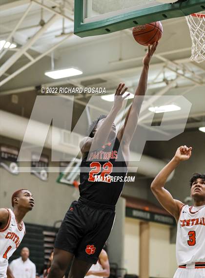 Thumbnail 3 in Central vs. TMI-Episcopal photogallery.
