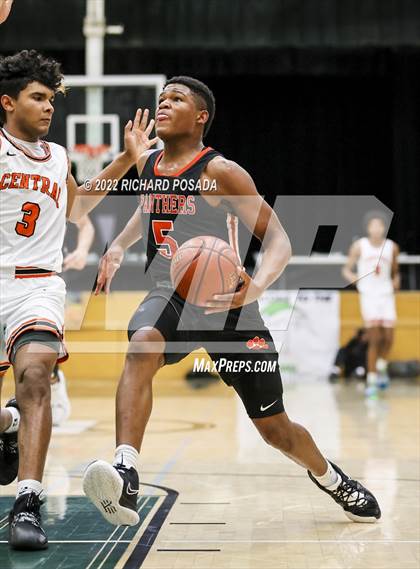 Thumbnail 2 in Central vs. TMI-Episcopal photogallery.