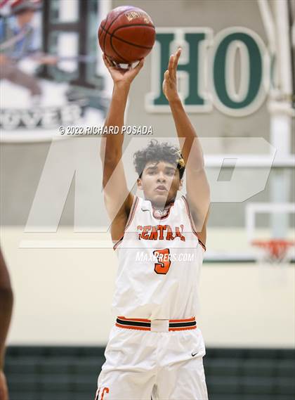 Thumbnail 2 in Central vs. TMI-Episcopal photogallery.