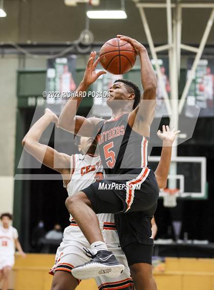 Thumbnail 3 in Central vs. TMI-Episcopal photogallery.