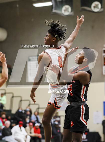 Thumbnail 3 in Central vs. TMI-Episcopal photogallery.
